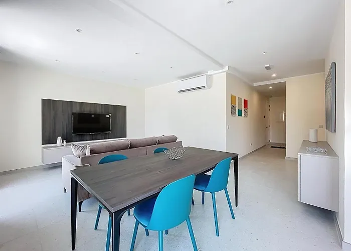 Private With Bathroom And Balcony - Shared Flat